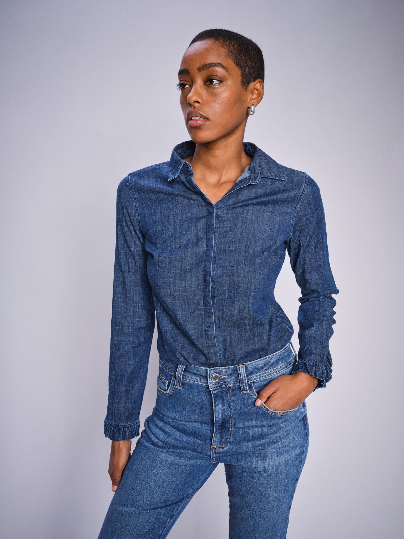 Modelshot / Dark Blue / Detail